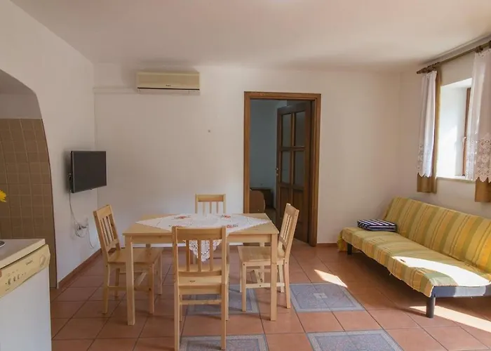 Flora 3* Вели-Лошинь