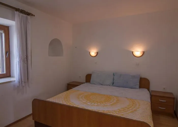 Flora 3* Вели-Лошинь